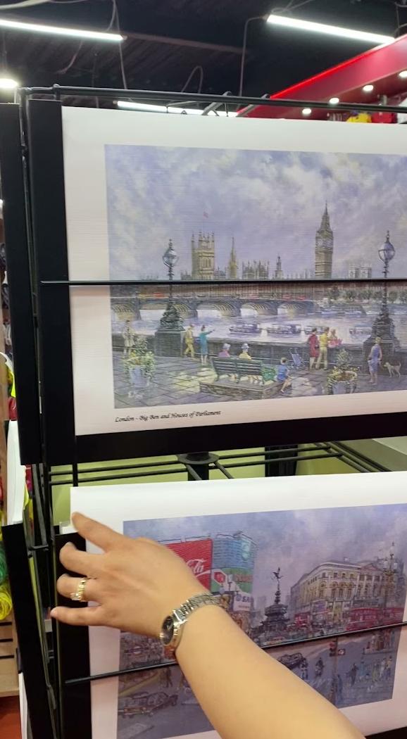 Glorious London Gift & Souvenir
